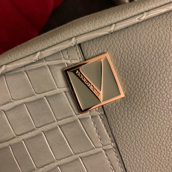 Victoria secret shoulder bag - Picture 3 of 6